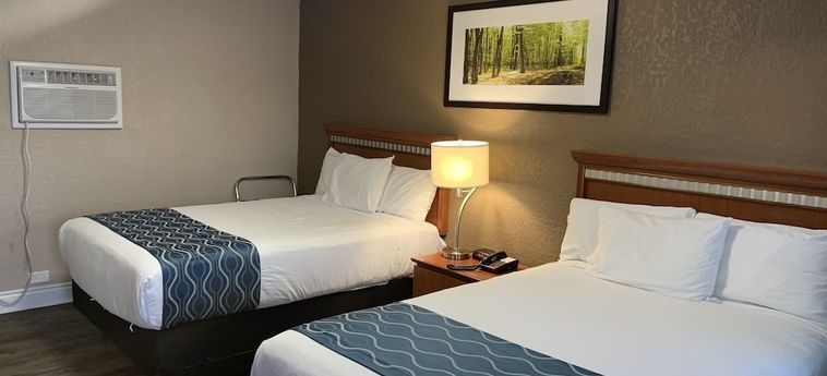 Hotel Champlain Motor Inn:  PEMBROKE - ONTARIO