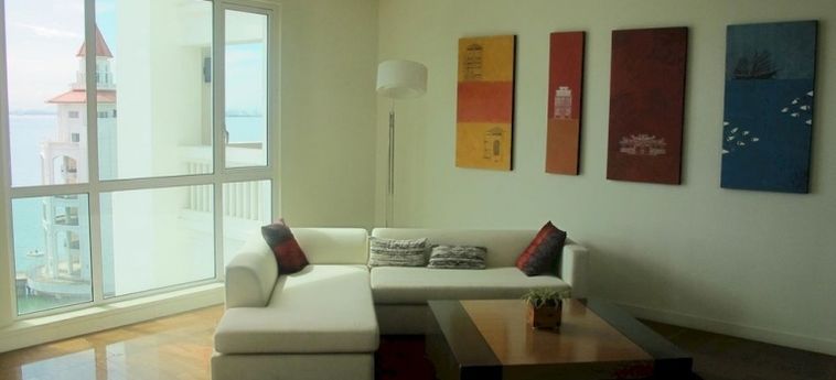 Hotel Luxury Suites @ Straits Quay:  PENANG