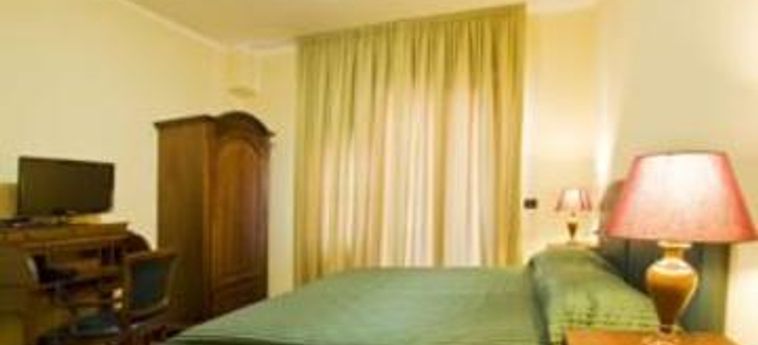 Hotel QUALITY COMFORT ROOMS