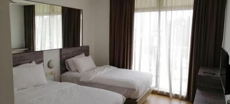 Tropical Hotel At Kota Damansara Pj Petaling Jaya: Foto 