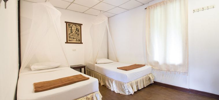 Hotel Tropical Garden Bungalow:  PHI PHI ISLAND