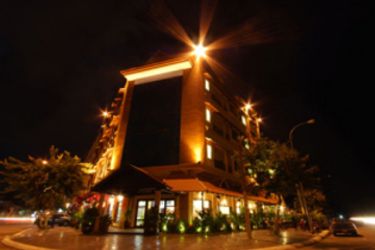 Almond Hotel Sothearos:  PHNOM PENH