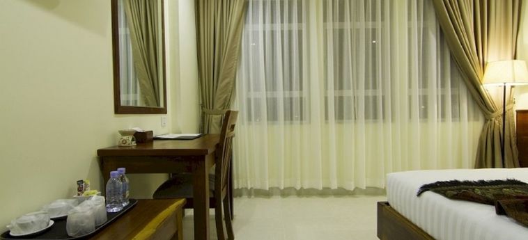 Hotel Rose Emerald:  PHNOM PENH