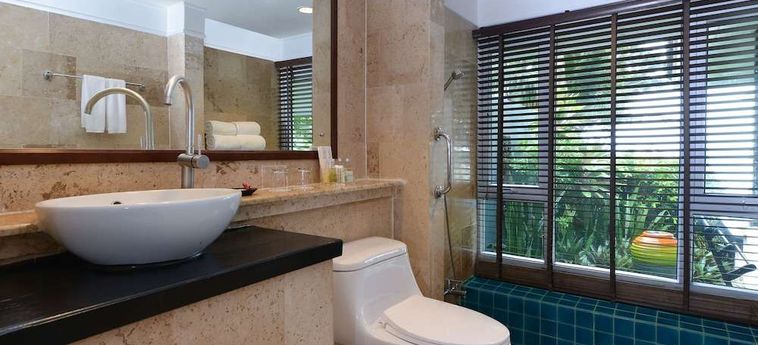 Hotel Andaman White Beach Resort:  PHUKET