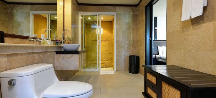 Hotel Andaman White Beach Resort:  PHUKET