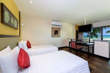 Hotel Andaman White Beach Resort Phuket: Photo 