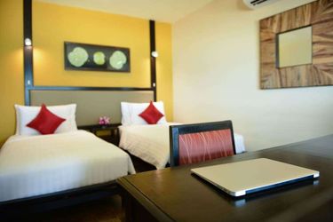 Hotel Andaman White Beach Resort Phuket: Photo 