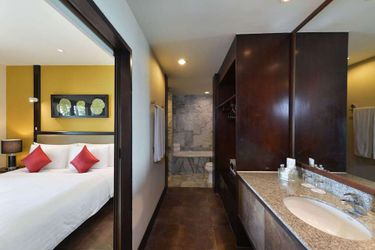 Hotel Andaman White Beach Resort Phuket: Photo 