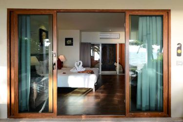 Hotel Andaman White Beach Resort Phuket: Photo 