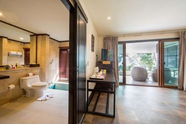 Hotel Andaman White Beach Resort Phuket: Photo 