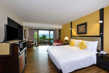 Hotel Andaman White Beach Resort Phuket: Photo 