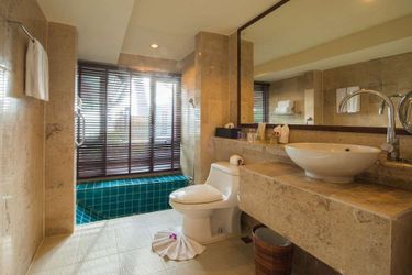 Hotel Andaman White Beach Resort Phuket: Photo 