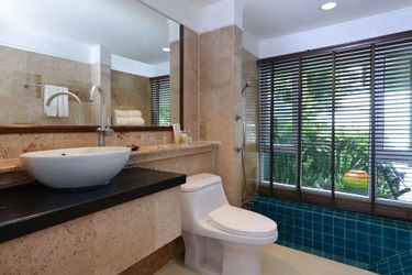 Hotel Andaman White Beach Resort Phuket: Photo 