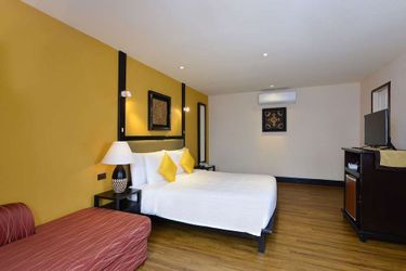Hotel Andaman White Beach Resort Phuket: Photo 