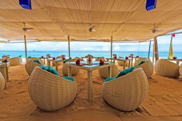 Hotel Andaman White Beach Resort Phuket: Photo 