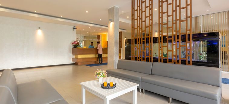 Hotel Patong Bay Resotel:  PHUKET