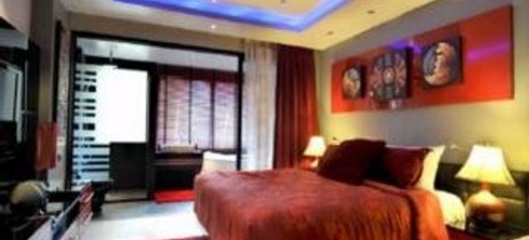 Hotel Absolute Bangla Suites:  PHUKET