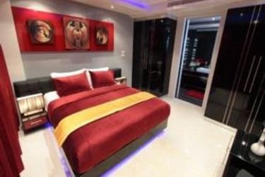 Hotel Absolute Bangla Suites:  PHUKET