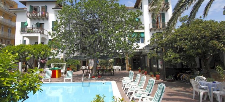 Hotel Residence Cristal:  PIETRA LIGURE - SAVONA