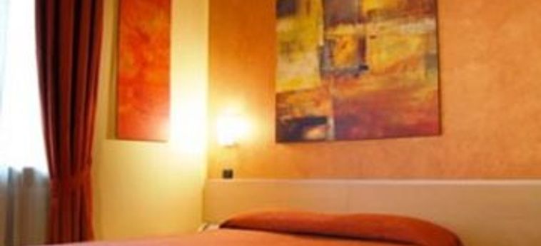 Hotel Villa Glicini:  PINEROLO - TURIN