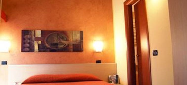 Hotel Villa Glicini:  PINEROLO - TURIN