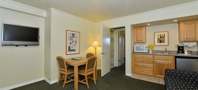 EDGEWATER INN AND SUITES 2 Stelle