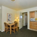 Hotel EDGEWATER INN AND SUITES