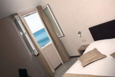 Villa Bb Beach Hotel:  PODSTRANA - DALMATIA