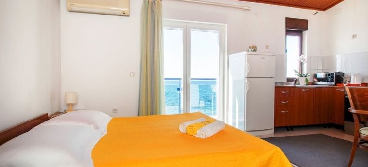 Hotel Beachfront Villa Mediteran:  PODSTRANA - DALMATIE