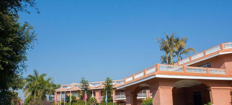 Hotel Royal Palm Resort:  POKHARA