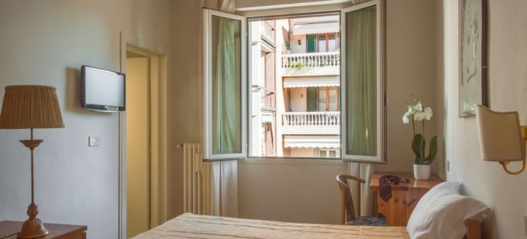 Hotel La Pace:  PONTEDERA - PISA