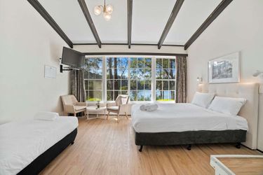 The Fox And Hounds Historic Hotel:  PORT ARTHUR