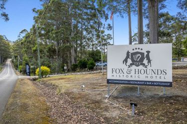 The Fox And Hounds Historic Hotel:  PORT ARTHUR