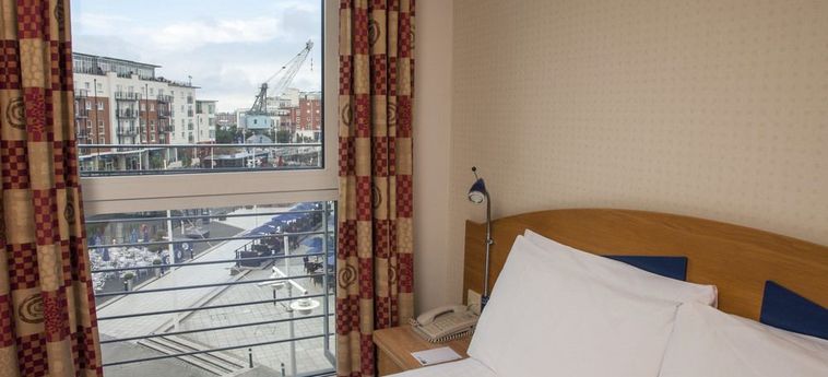 Hotel Holiday Inn Express Portsmouth Gunwharf Quays:  PORTSMOUTH