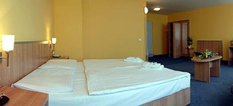 Hotel Fortuna West:  PRAG