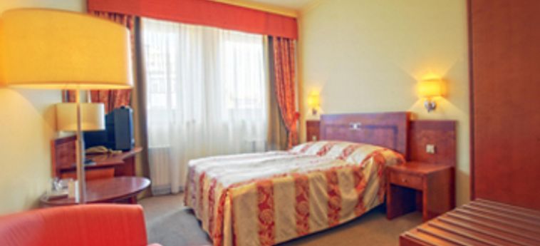 Luxury Family Hotel Bila Labut:  PRAGA