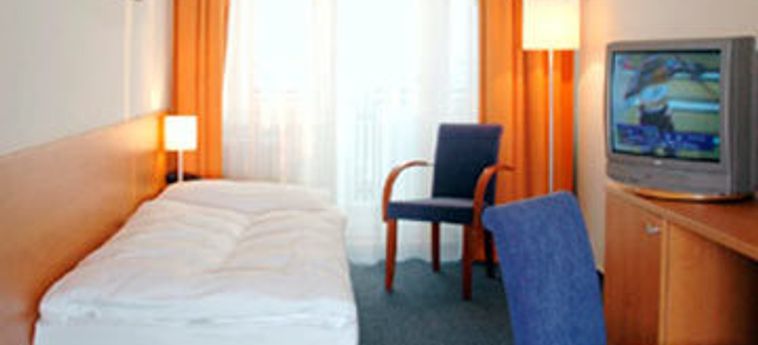 Hotel Akcent:  PRAGUE