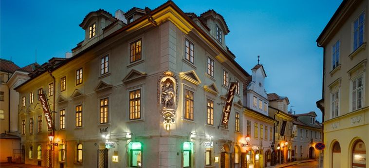 Hotel Lokal Inn:  PRAGUE