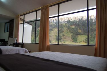 Hotel El Tucan Azul:  QUITO
