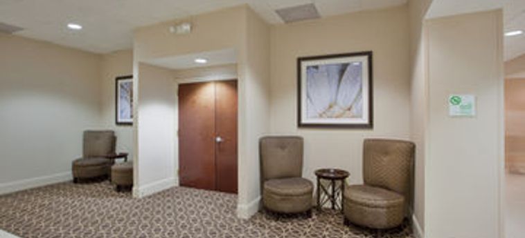 DOUBLETREE BY HILTON RALEIGH MIDTOWN 3 Stelle