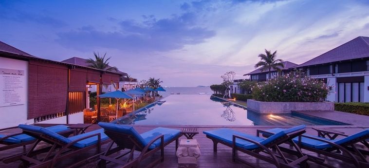Hotel The Oriental Beach Resort:  RAYONG