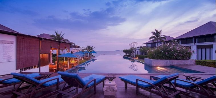 Hotel The Oriental Beach Resort:  RAYONG