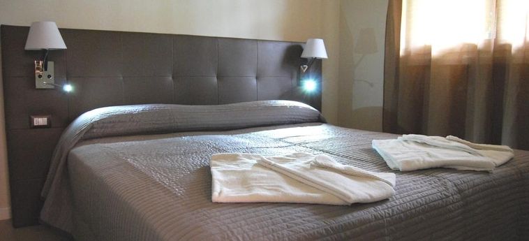 Hotel Residenze Al Colle Dei Pini:  RICCIONE - RIMINI