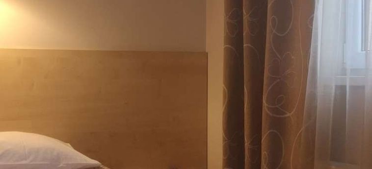 Hotel Best With Free Parking:  RIGA
