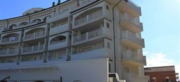 Hotel Residence A-More:  RIMINI