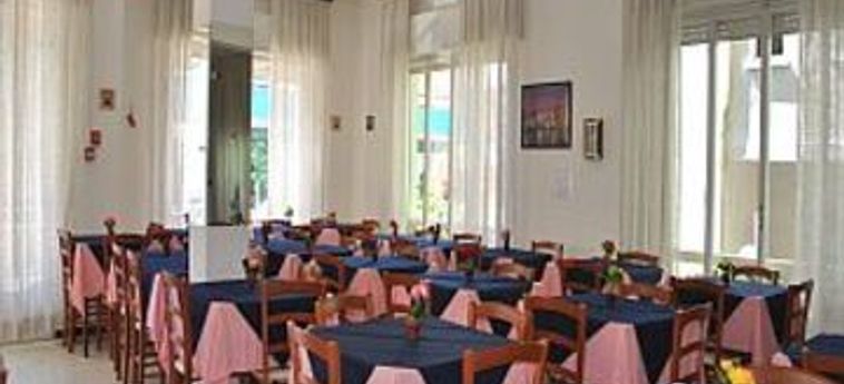 Hotel Villa Derna:  RIMINI