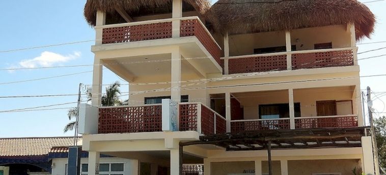 Hotel El Perico Marinero:  RIO LAGARTOS - YUCATAN