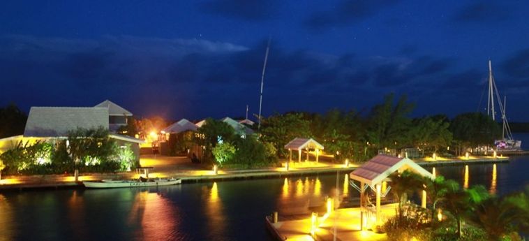 Hotel Barefoot Cay Resort:  ROATAN