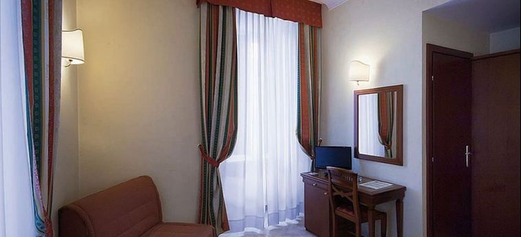 Hotel Dolomiti:  ROM