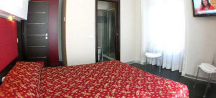 Hotel Imperial Suite:  ROM